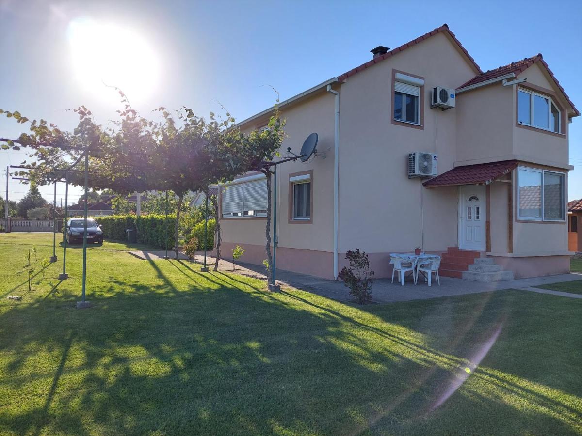 Apartment Helena Airport Podgorica Eksteriør billede
