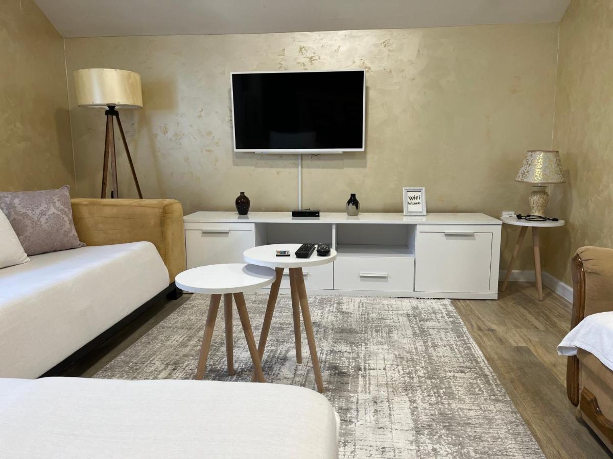 Apartment Helena Airport Podgorica Eksteriør billede